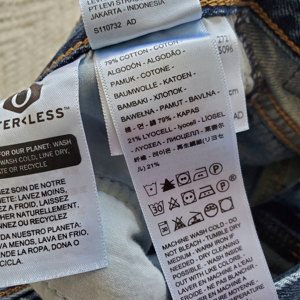 Levis High Loose Flare Jeans NWT - Picture 9 of 16